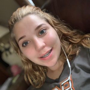 Meet your Posher, Alyssa